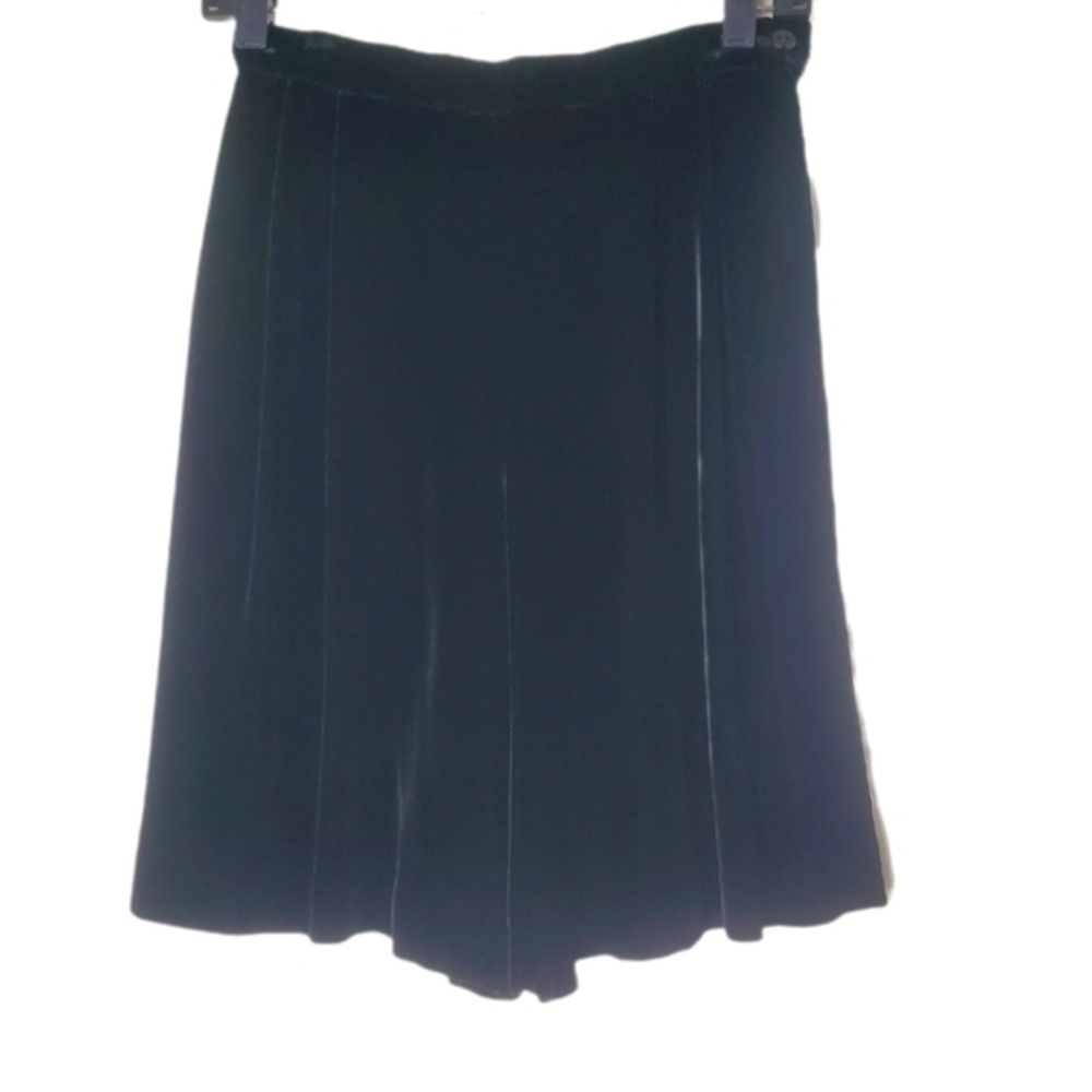 Talbot's NWT Women's Petite Black Velvet Shorts